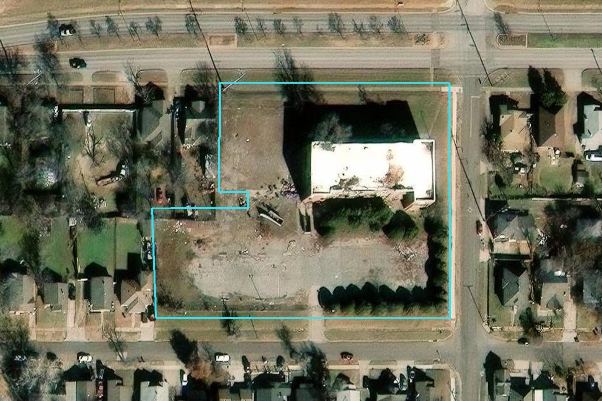 1900 NW 10TH ST
