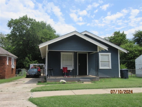 1621 NE 15TH ST