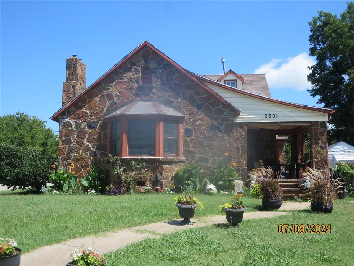 R030032002 2301 NE 21ST ST