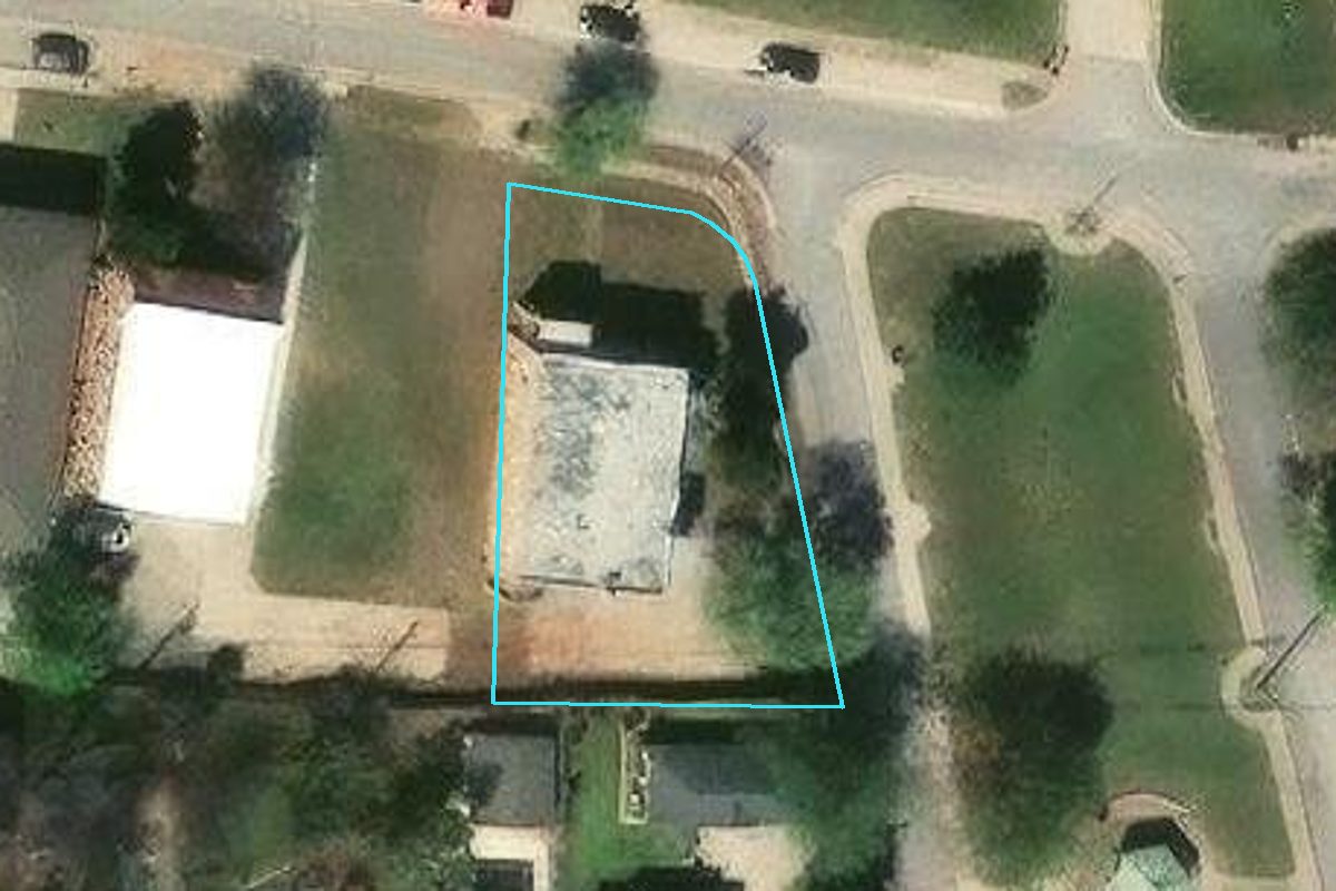 R034677925 836 EAST DR