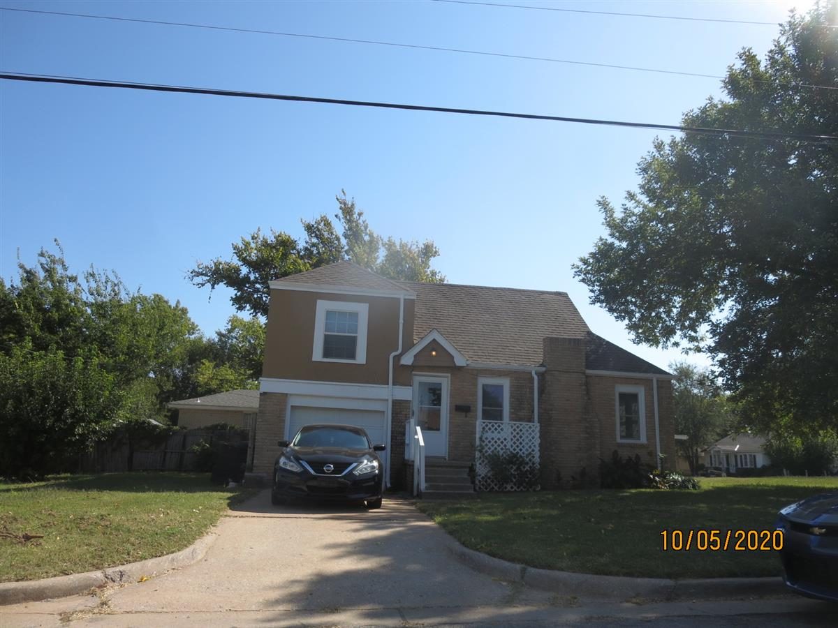 3000 N LINDSAY AVE
