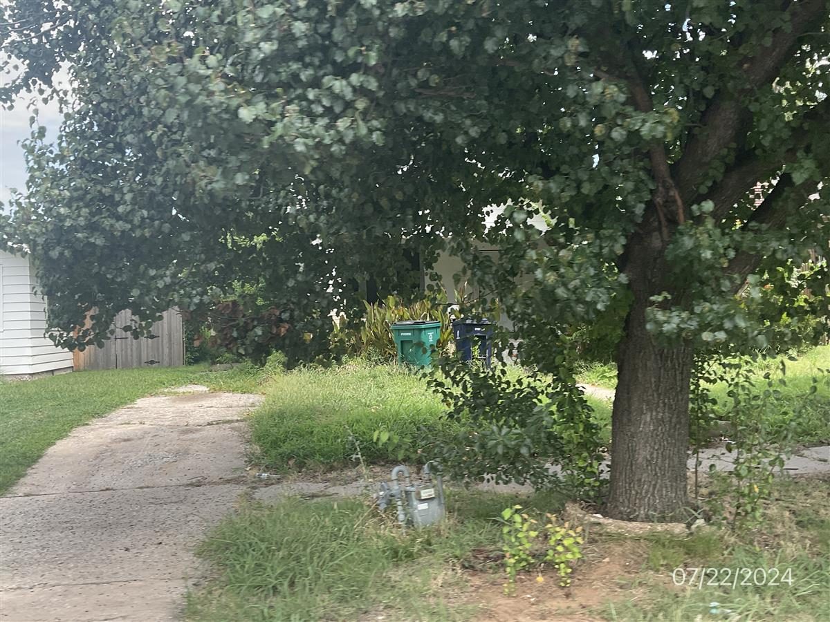 1913 W PARK PL