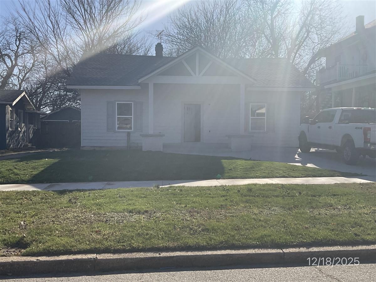 2224 NW 11TH ST