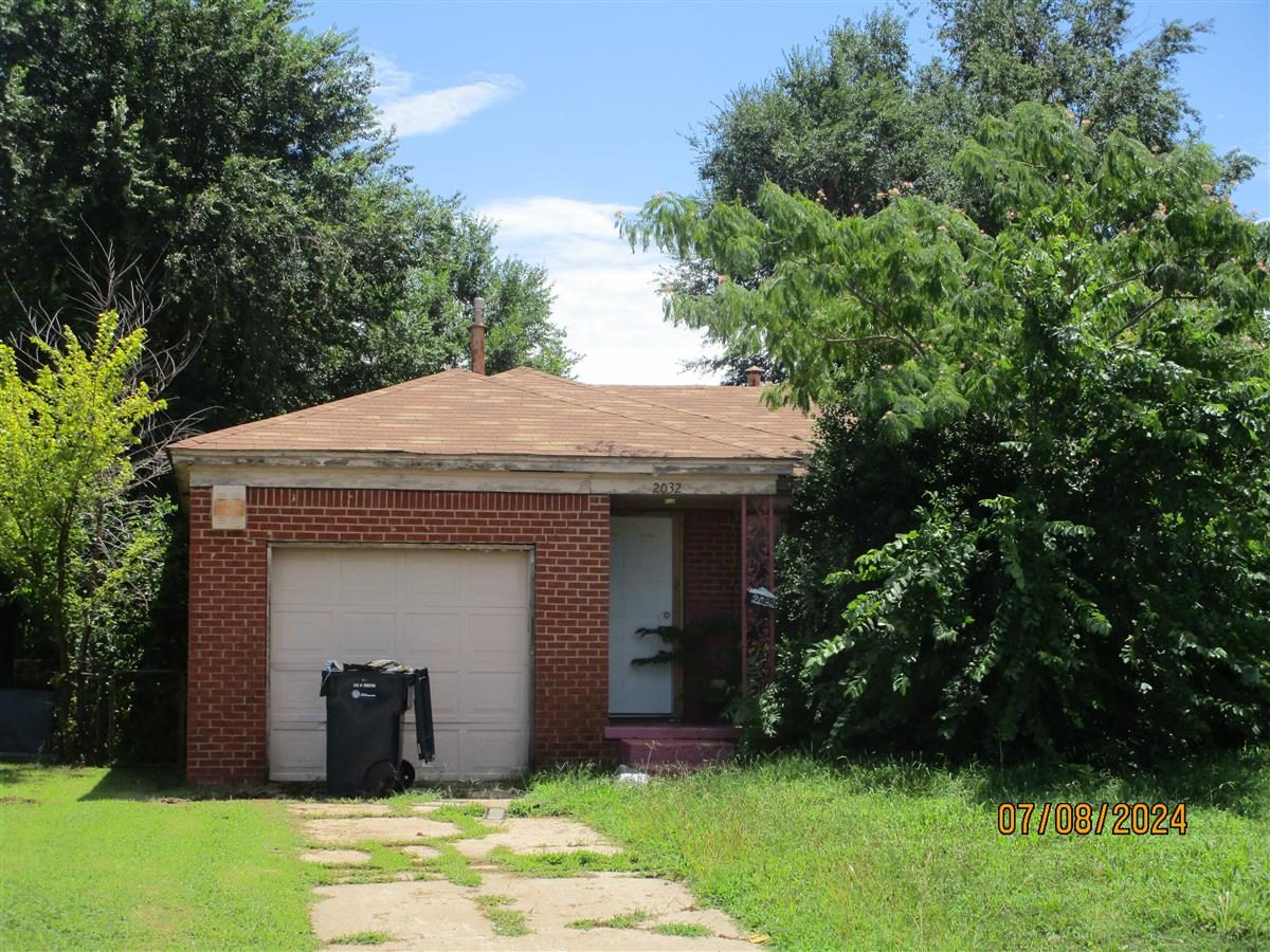 2032 NE GRAND BLVD