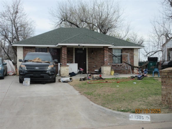 1305 SW 14TH ST