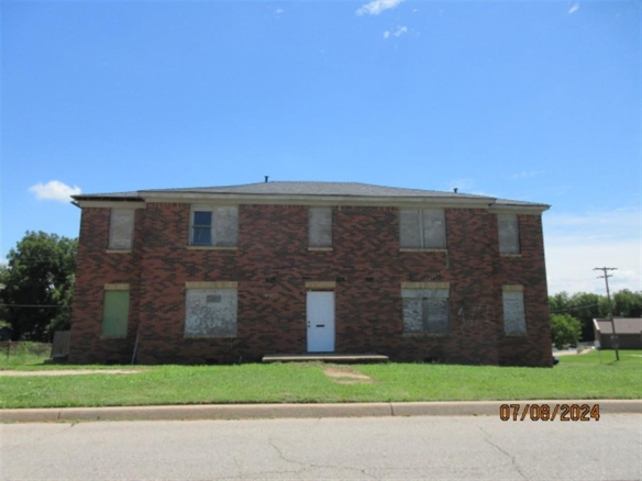 1704 NE GRAND BLVD
