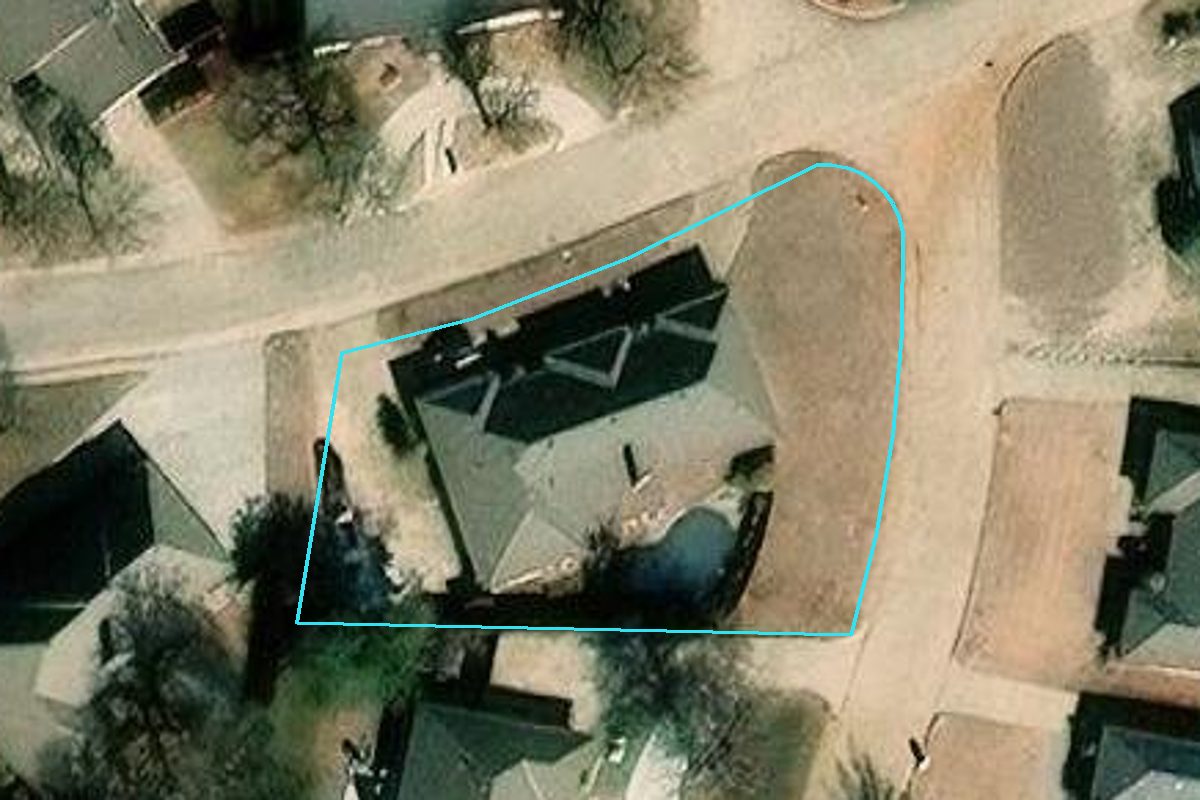 3028 LAMP POST LN