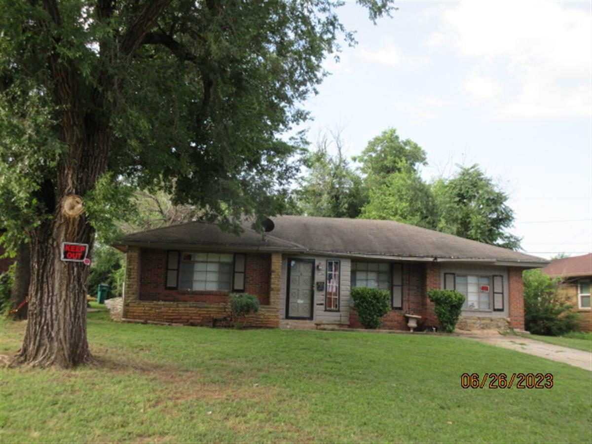 1516 MEYERS PL