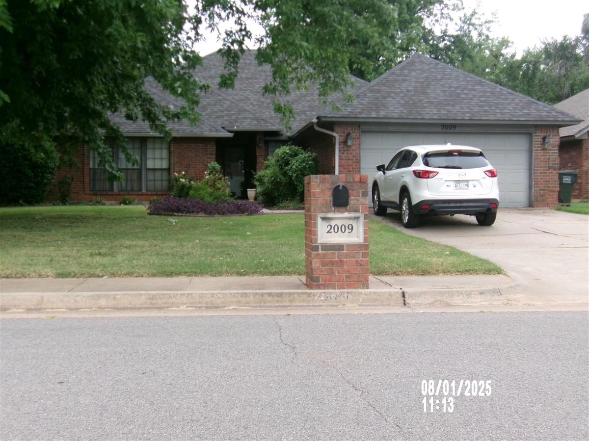 R125851140 2009 WHISPERING CREEK DR
