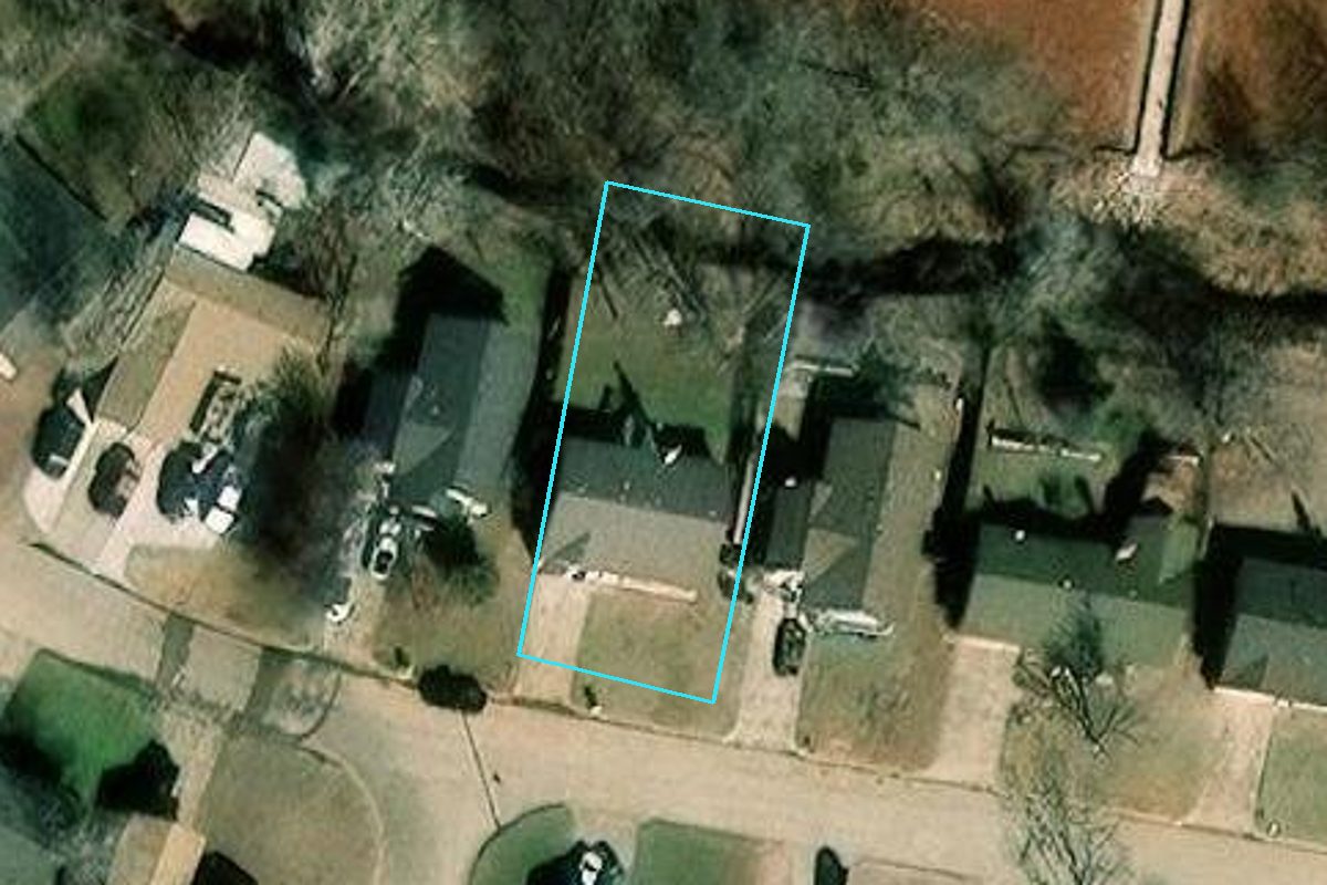 R130751905 301 BAINBRIDGE RD