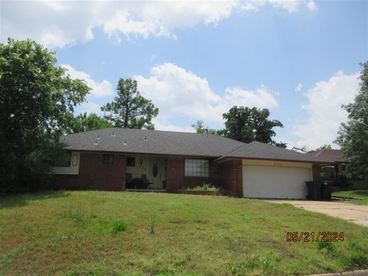 R143751565_2 800 NE 61ST ST