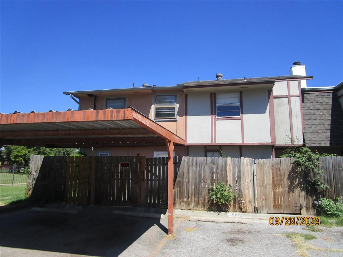 R144921360 842 GREENVALE RD