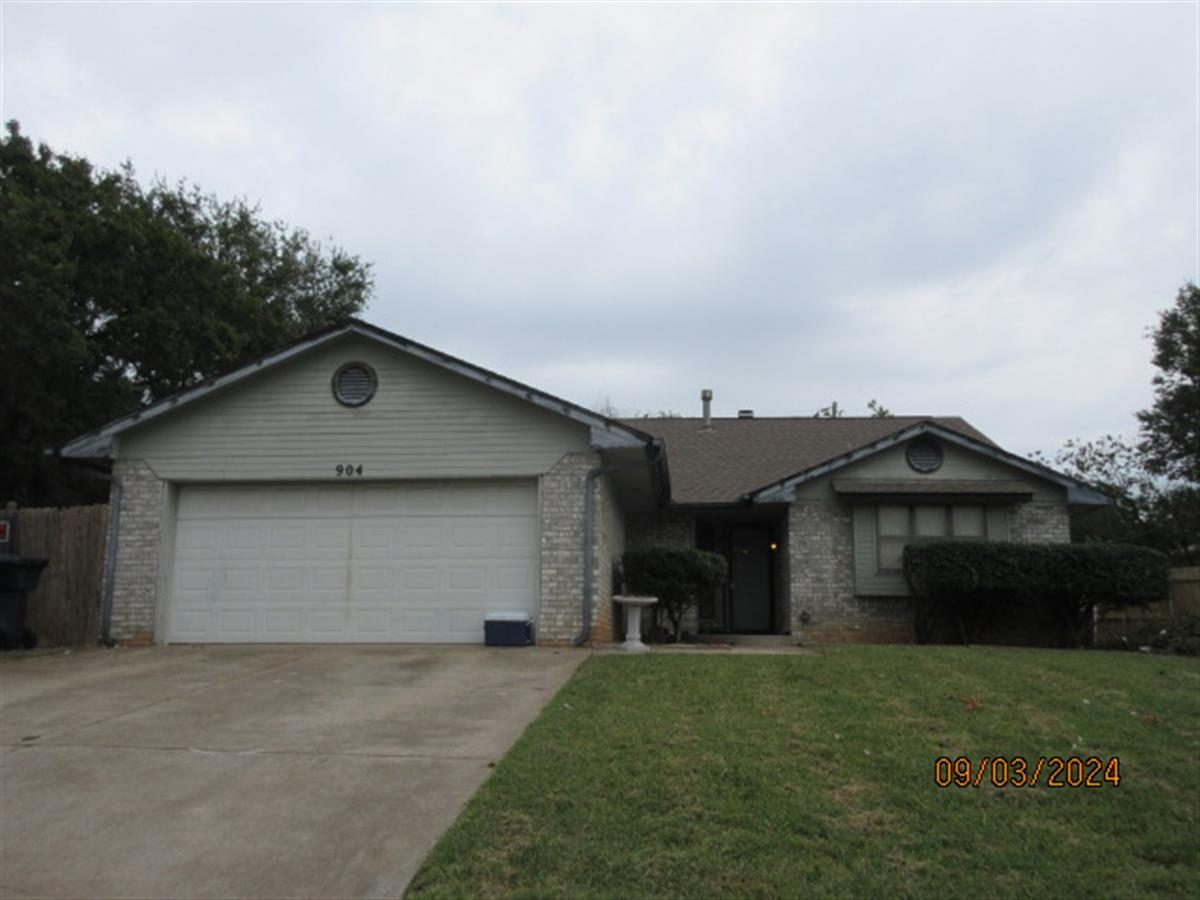 R145190800 904 FARRA DR