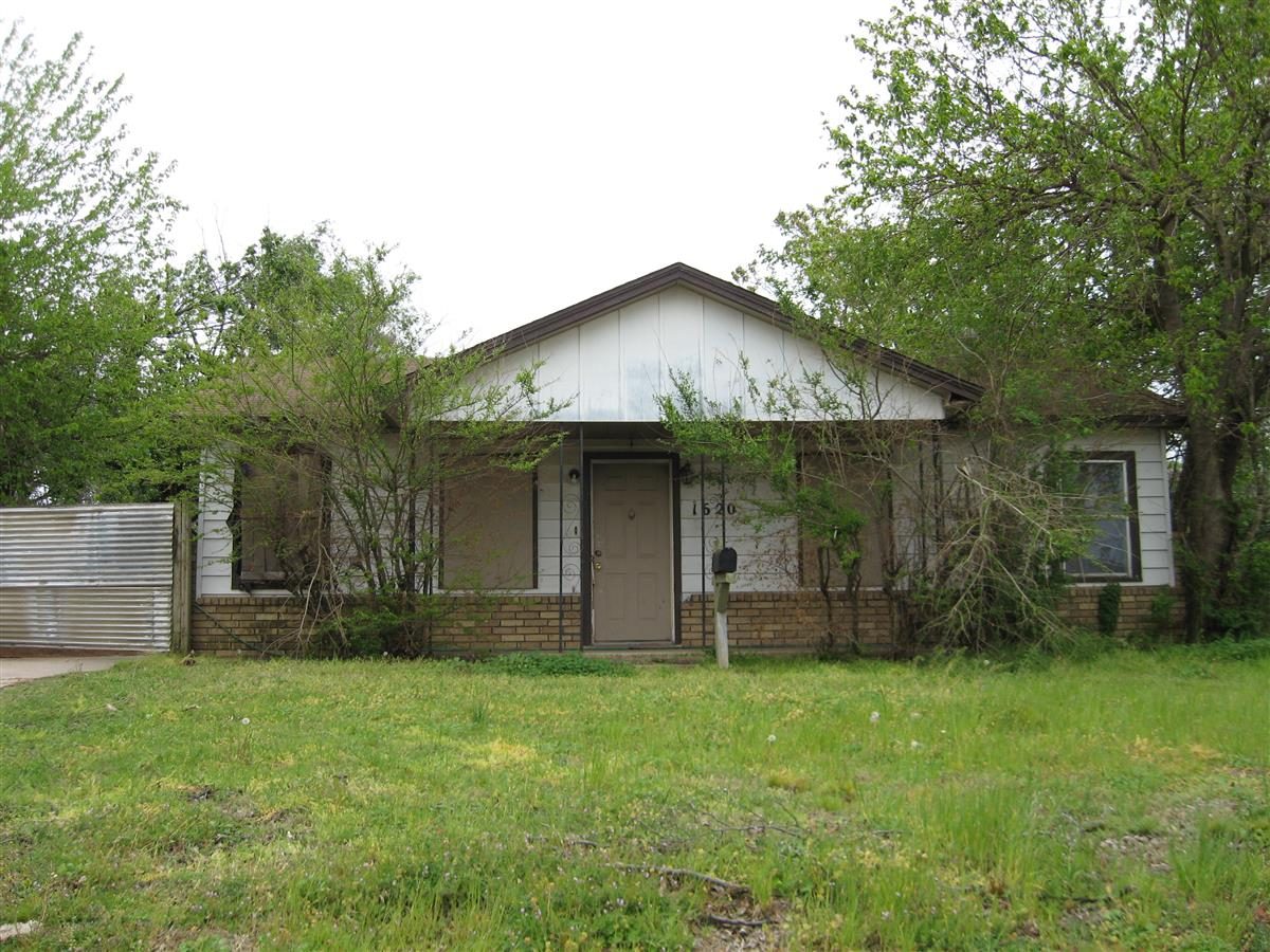 1620 S STONEWALL AVE