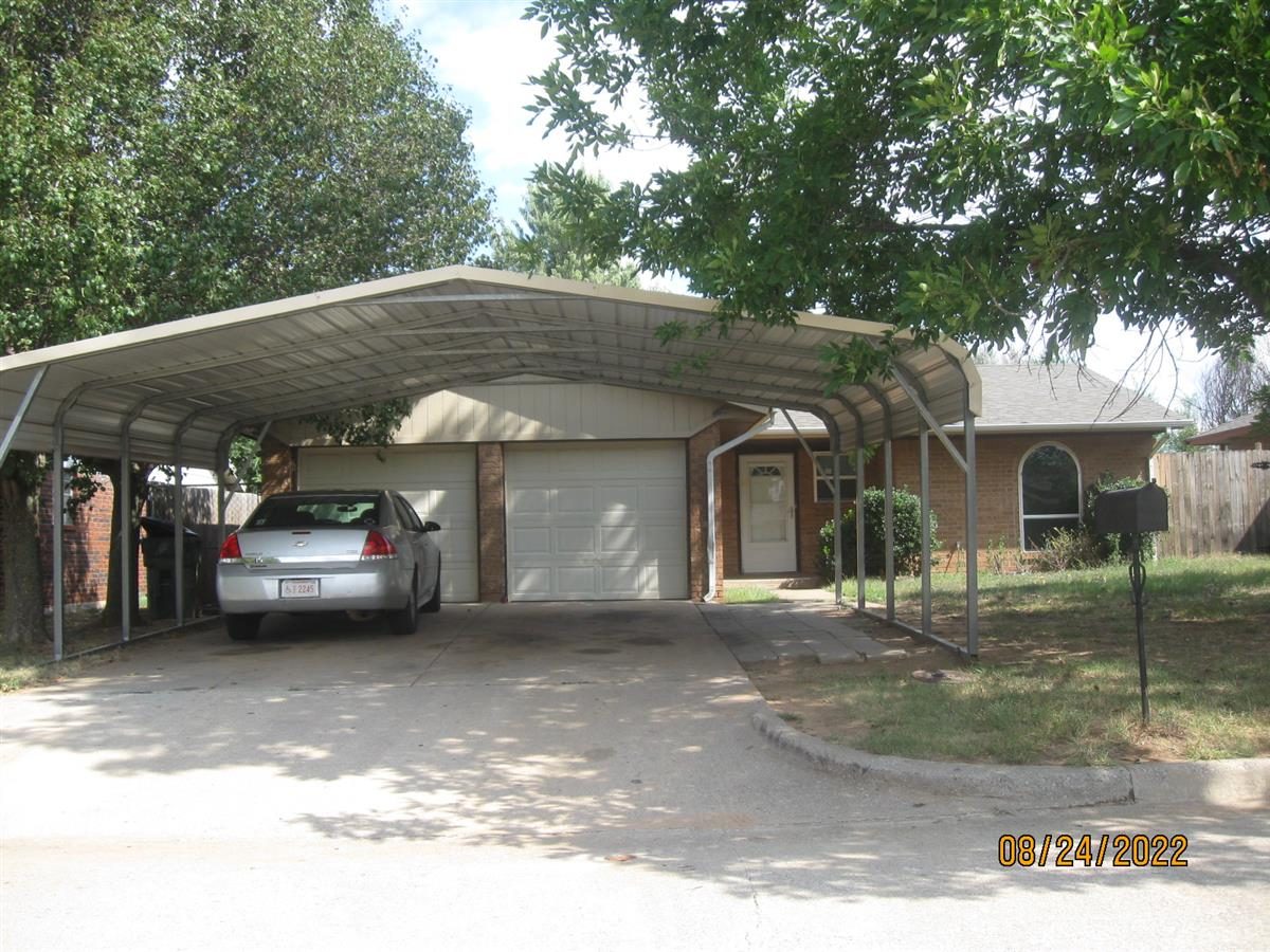 8817 OAKRIDGE DR