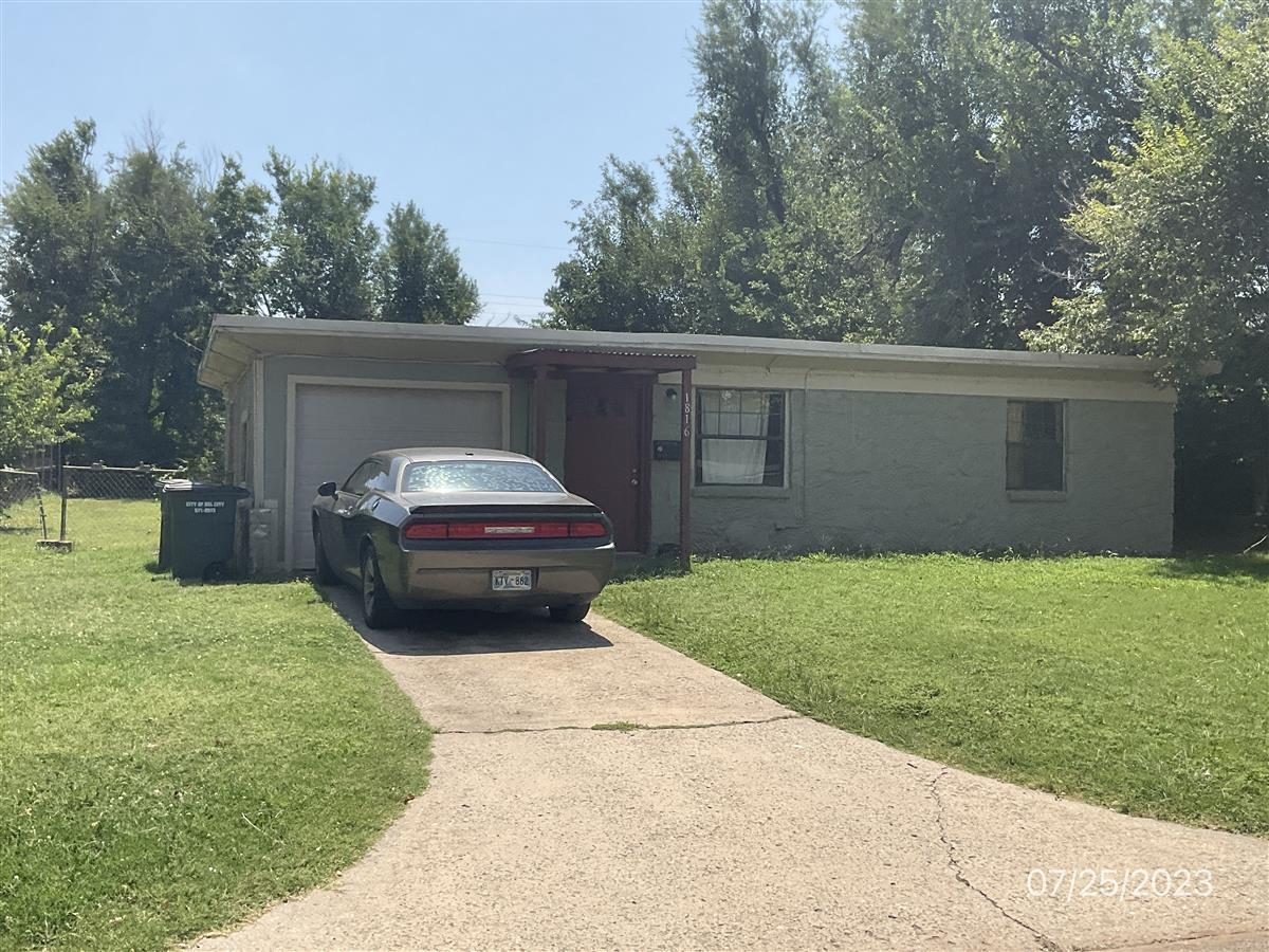 1816 LARIET LN