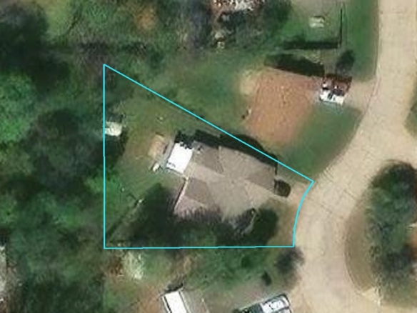 913 FONTANA LN