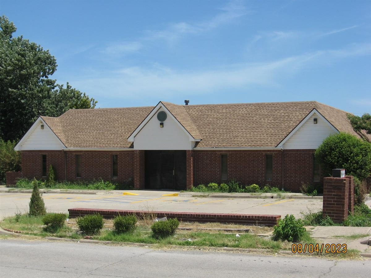 2820 LINDA LN