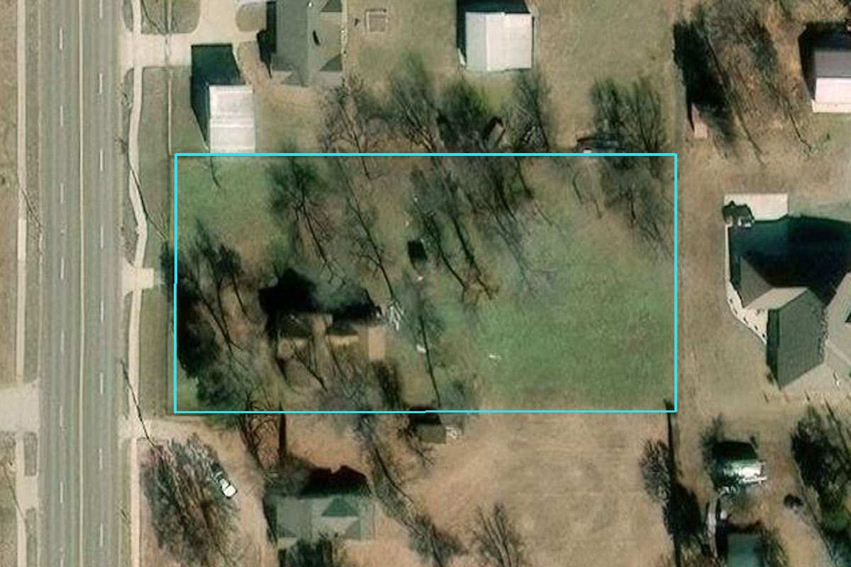 R155258900 900 N DOUGLAS AVE
