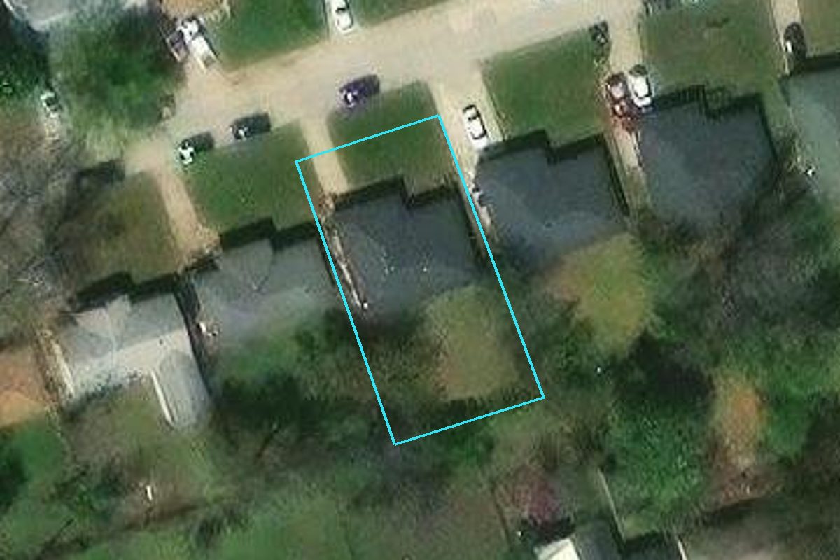 1032 JASMINE LN