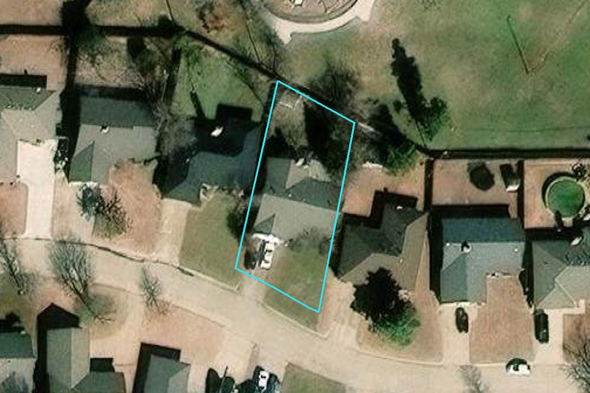 2717 CHAUCER DR