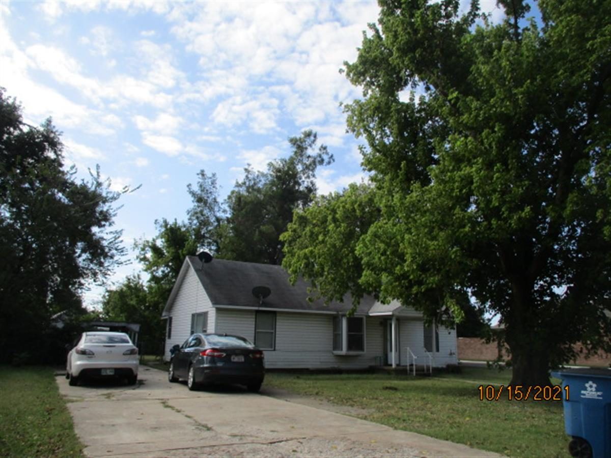 120 W CHEROKEE ST